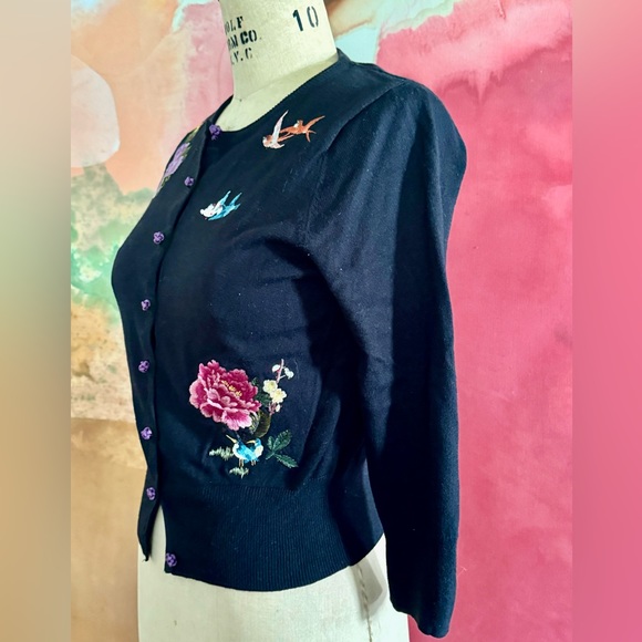 like new LUCKY BRAND sweater Asian accents, birds flowers , knotted buttons - Picture 2 of 9